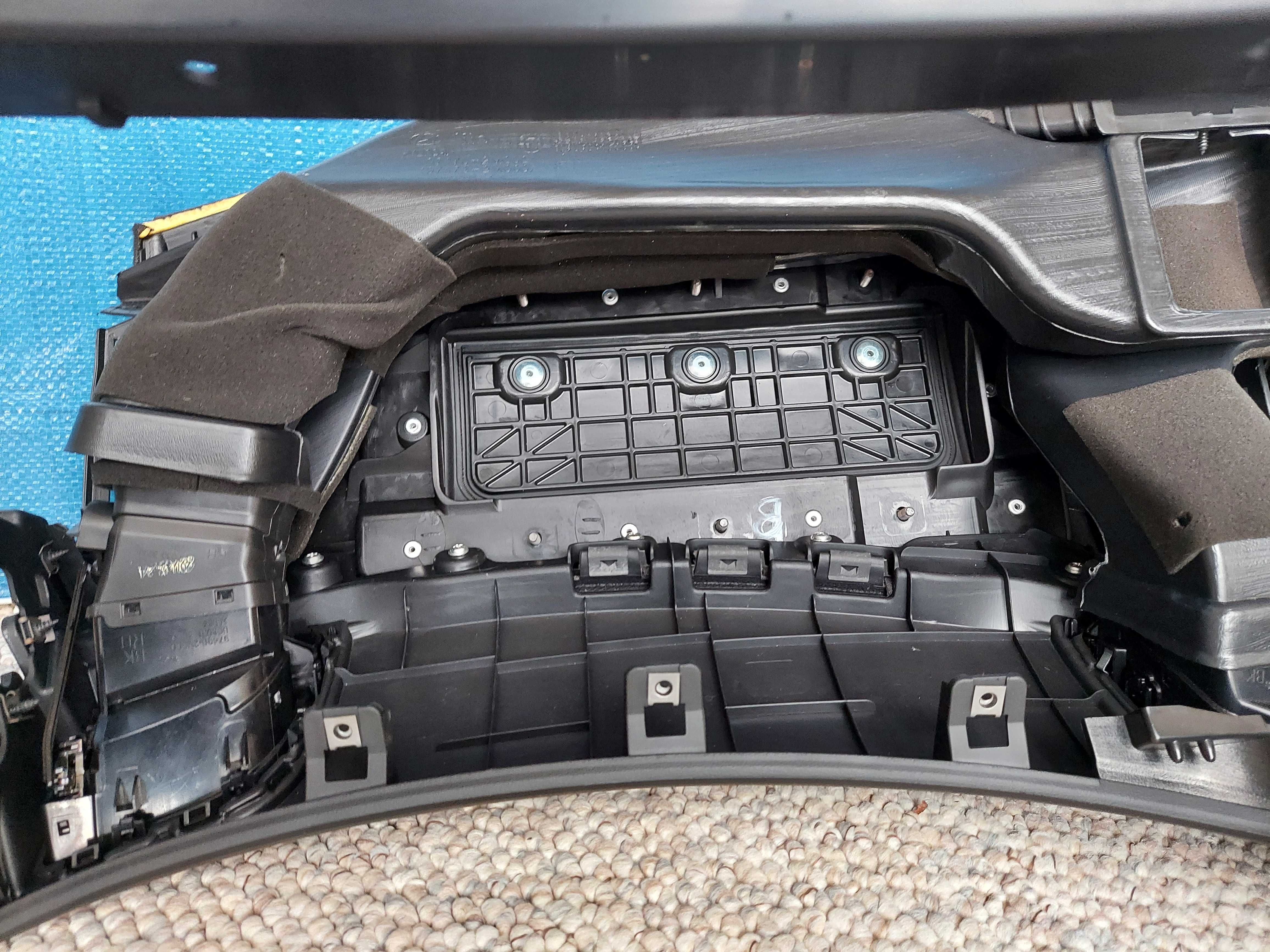 Hyundai Genesis Coupe deska rozdzielcza kokpit airbag idealna orygina