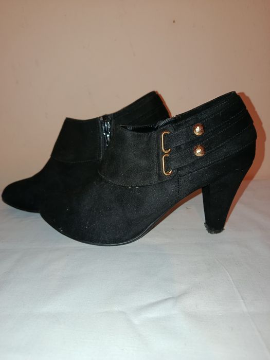 Sprzedam Buty Damskie, na Obcasie, rozmiar 36, marki Graceland.