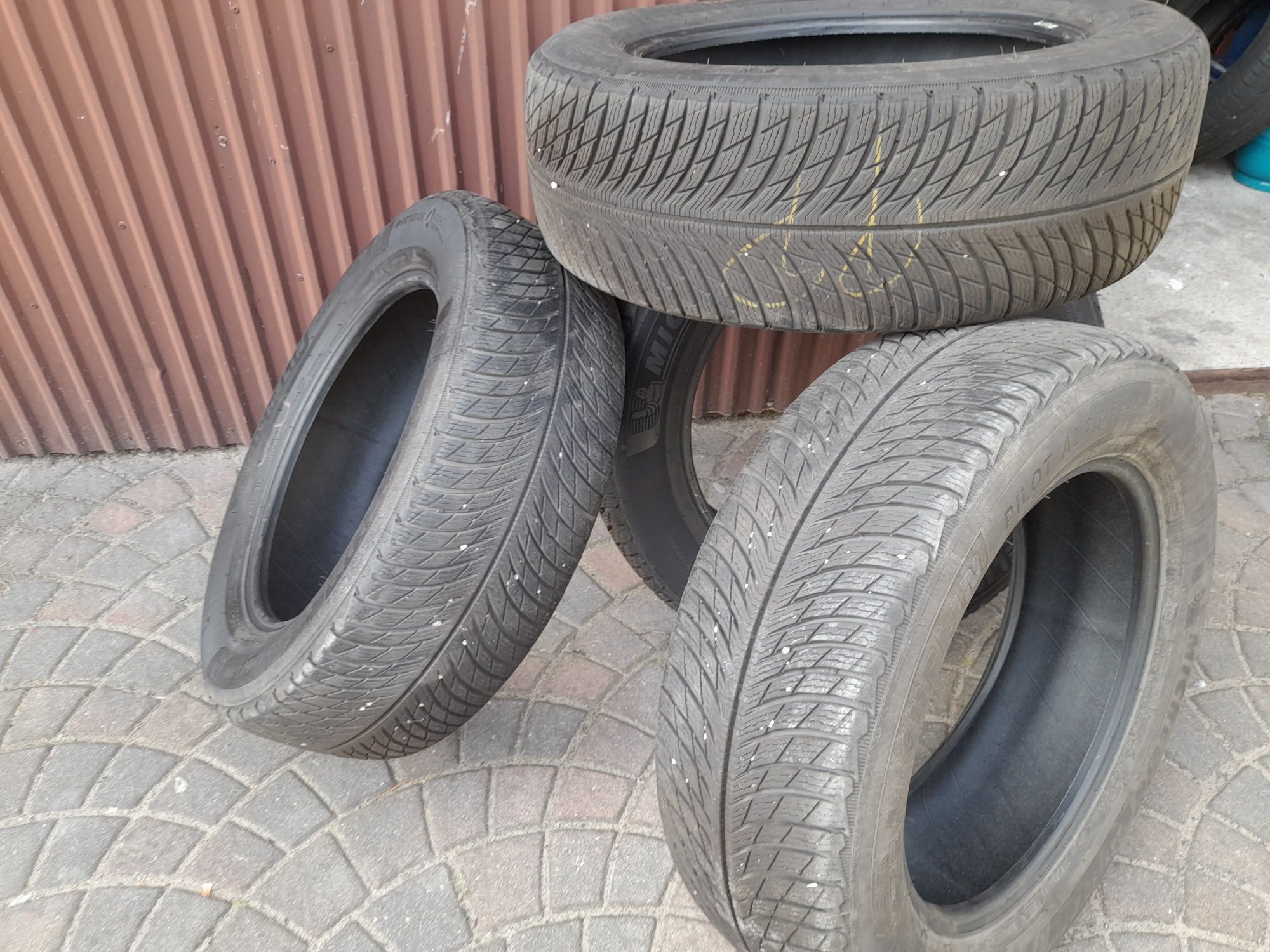 Opony zimowe Michelin 235 .60 .18