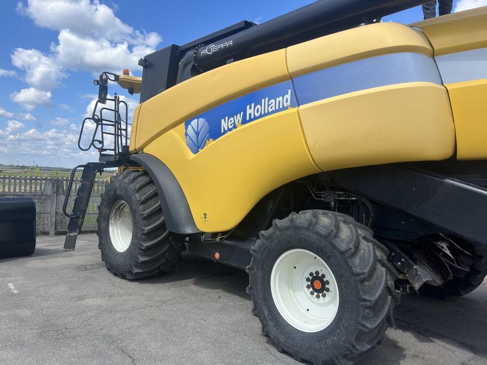 Продам Комбайн NewHolland CX8080