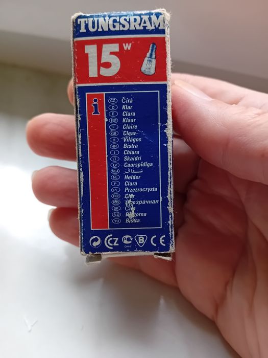 Żarówka nowa 15 W. Mała.