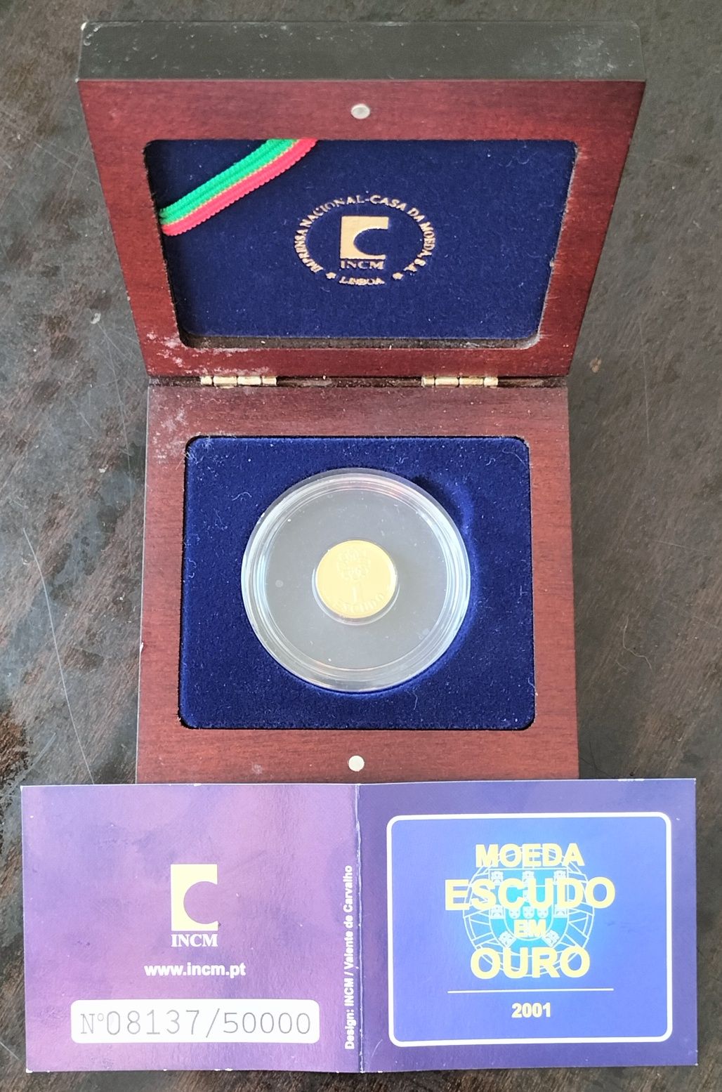 Moeda Ouro 1$ 2001 Nova C/Cinta Exterior e Certificado