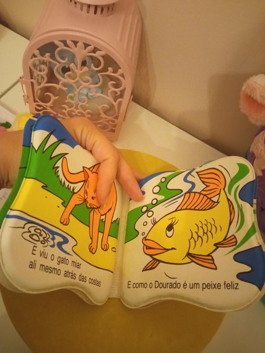 Livrinho de banho plástico