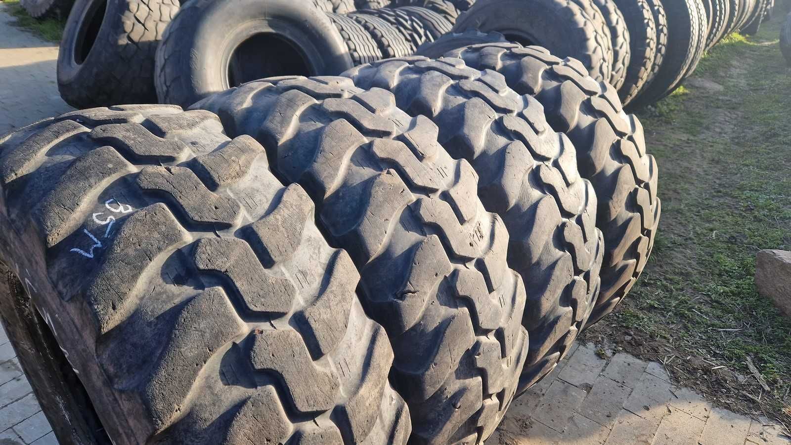 365/70r18 12.5/80-18 12.5-18 340/80-18 Dunlop 50% bieżnik