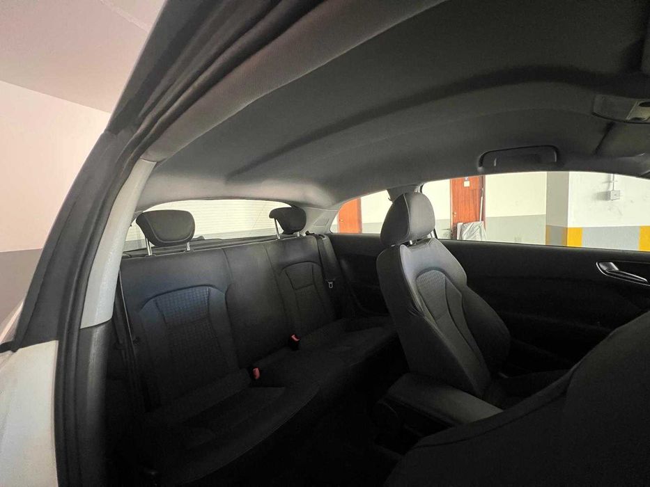 Audi A1 1.6 TDI (2011) – Nacional – 180.000 km