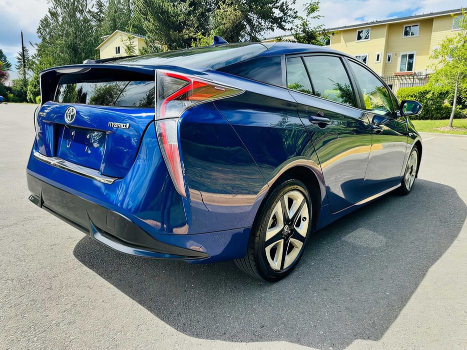Toyota Prius      2016