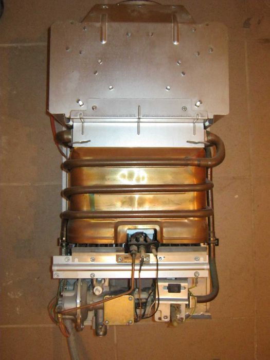 Przepływowy gazowy podgrzewacz wody ariston fast11