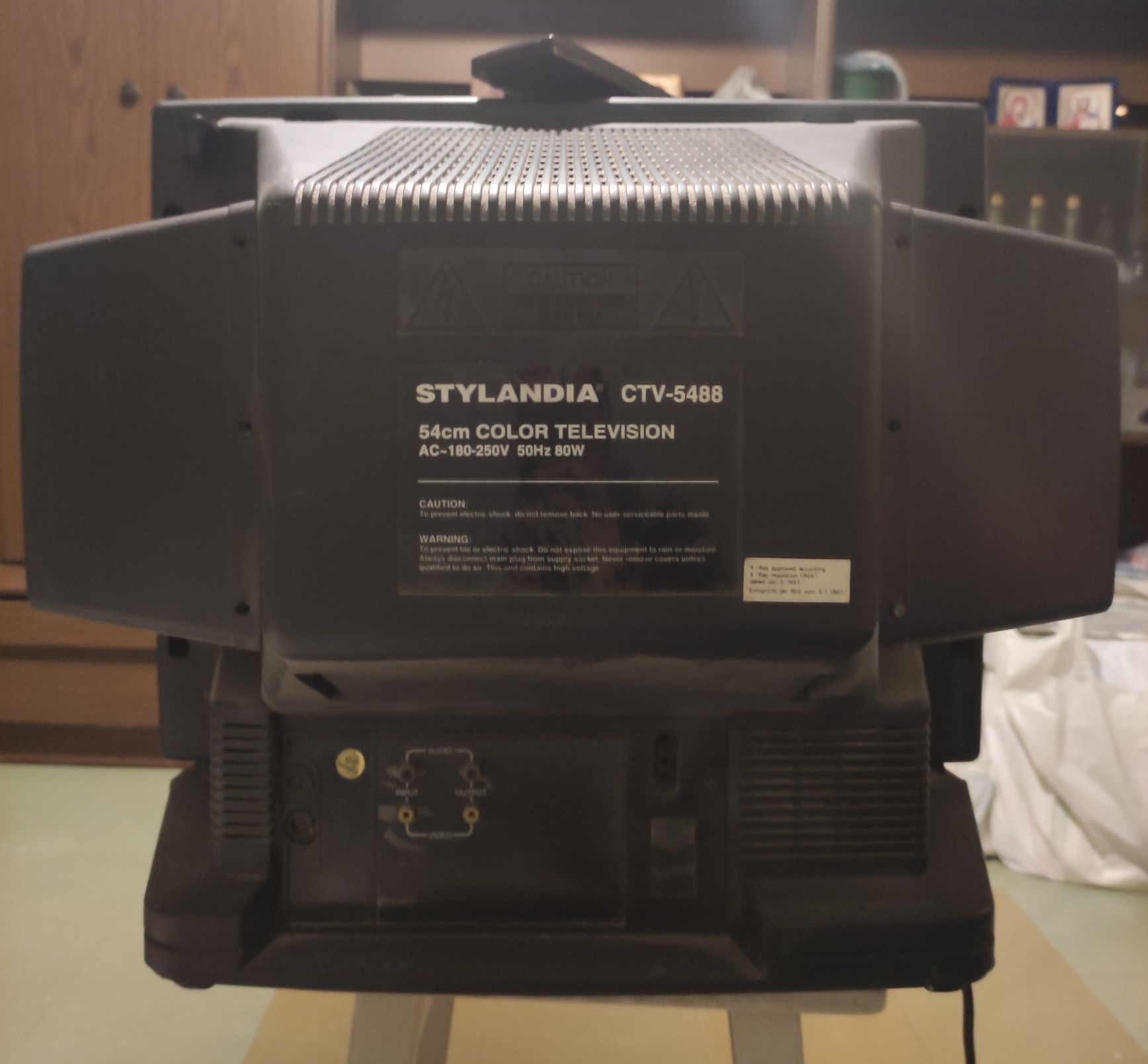 Телевизор  Stylandia ctv 5488 с пультом