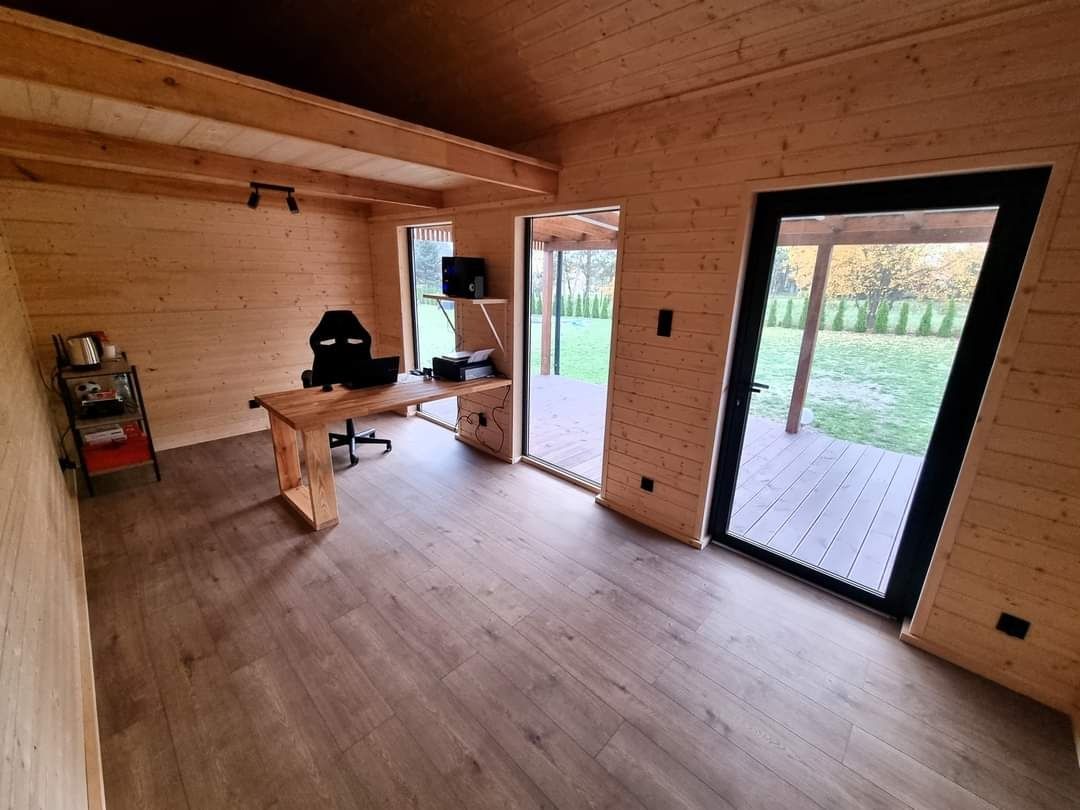 Drewniany domek letniskowy pawilon handlowy usługowy biuro sprzedaży