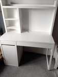 Białe biurko IKEA Mickie