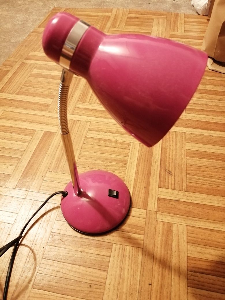 Lampka stojąca na biurko