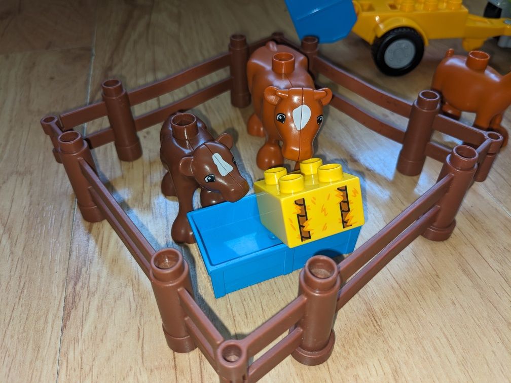 Lego Duplo traktor z przyczepą zwierzęta farmer