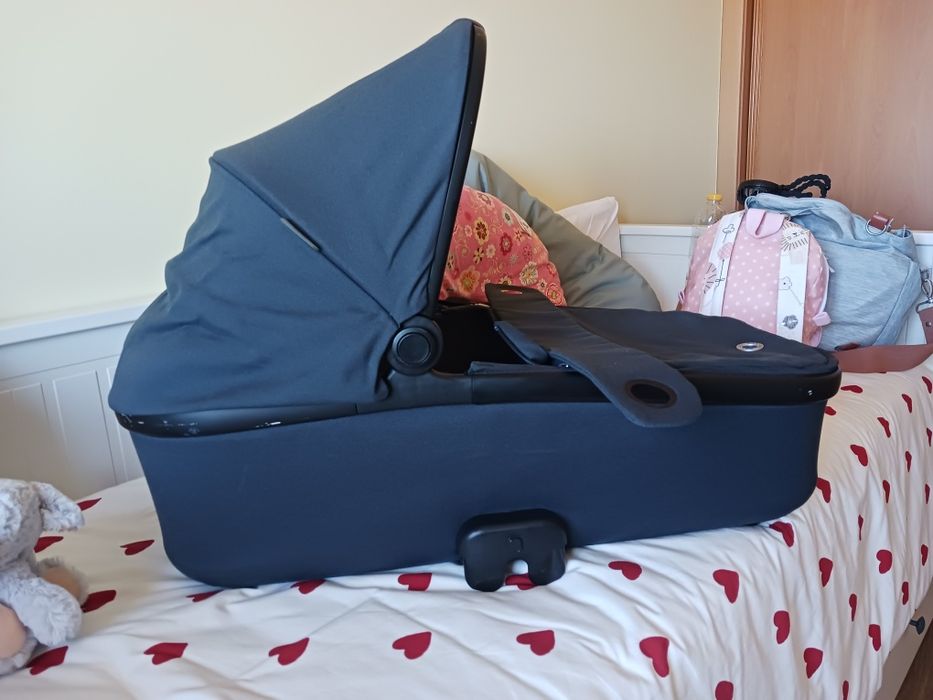 Alcofa Maxi-Cosi Oria Essential Graphite cinzento-escuro