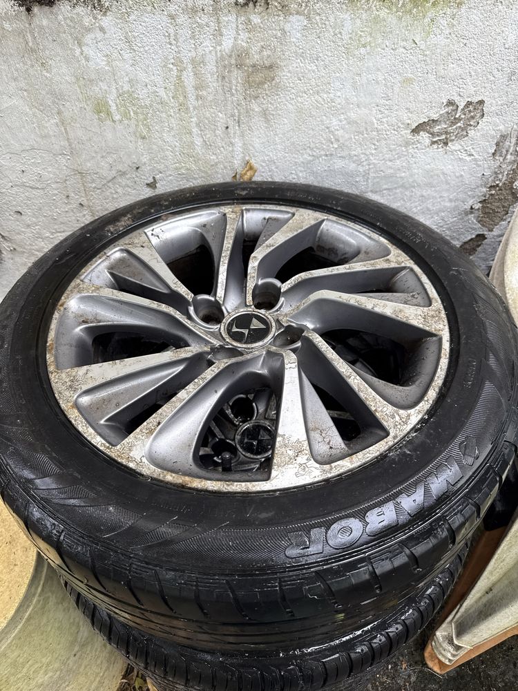Vendo jogo de 4 jantes e pneus Mabor R17 215/55