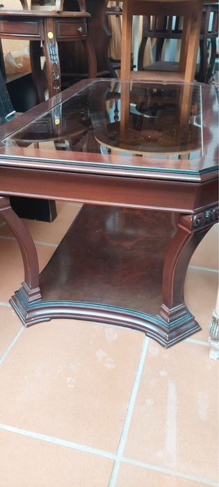 Mesa de centro em madeira e vidro