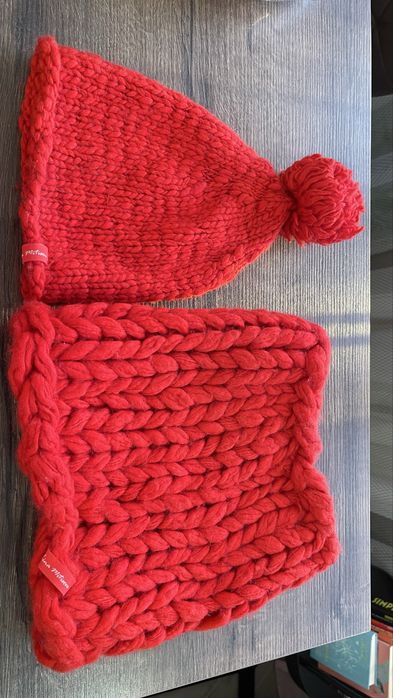 Набір ручна робота - шапка і снуд, 100% вовна, шерсть, червона пряжа