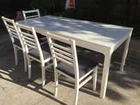 Mesa de sala e cadeiras