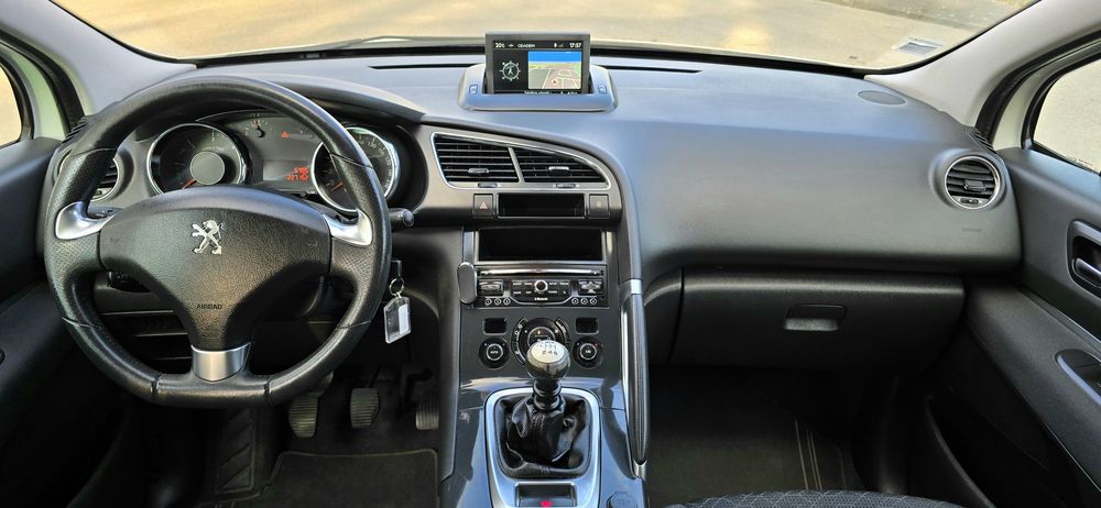 PEUGEOT 3008 STYLE Ano 2015  a diesel