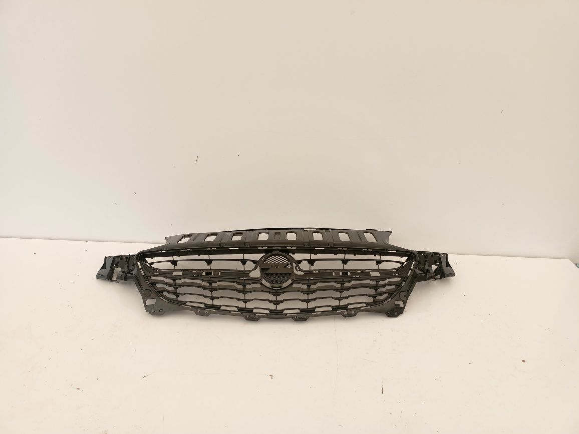 Opel Corsa E 15- grill atrapa kratka zderzaka przód przednia