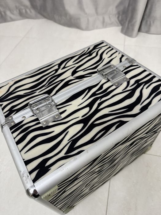 косметичний кейс або органайзер для макіяжу з принтом зебри