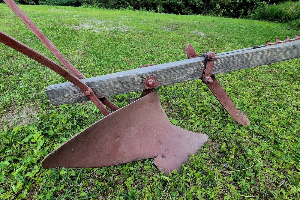 Stary pług konny jednoskibowy