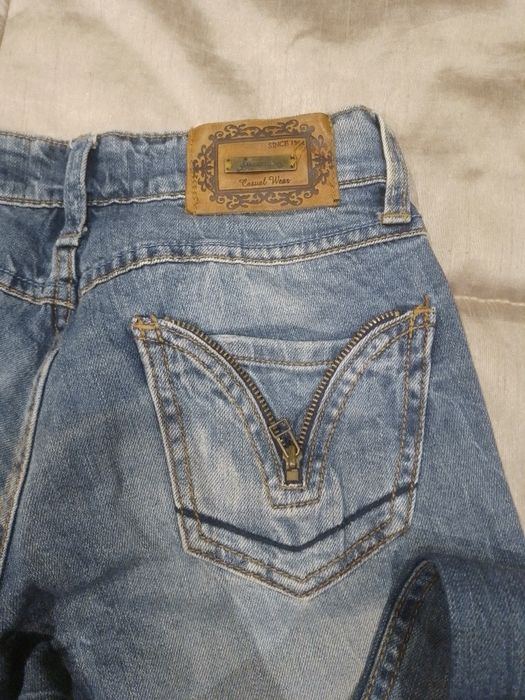Calças de ganga Stradivarius com rasgões