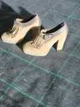 Sapatos de camurça novos