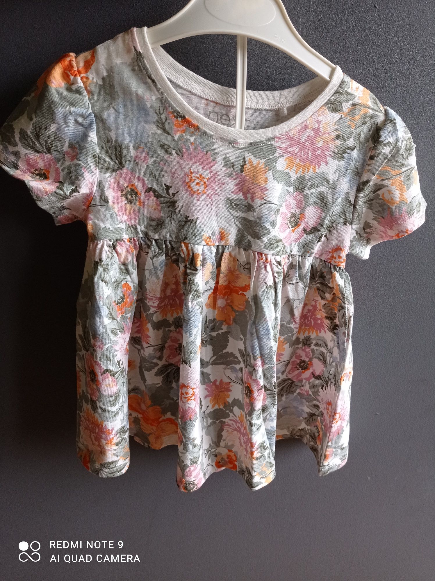 Sukienka kolorowa w kwiaty 86 Next t-shirt