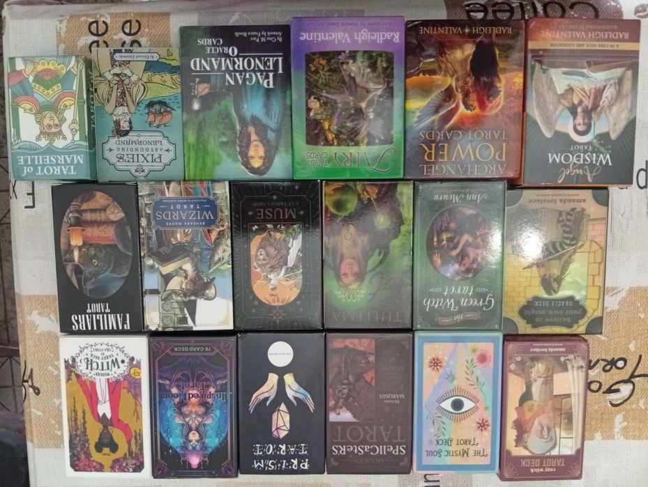 Oráculos Tarot e Lenormand Baralho Cigano