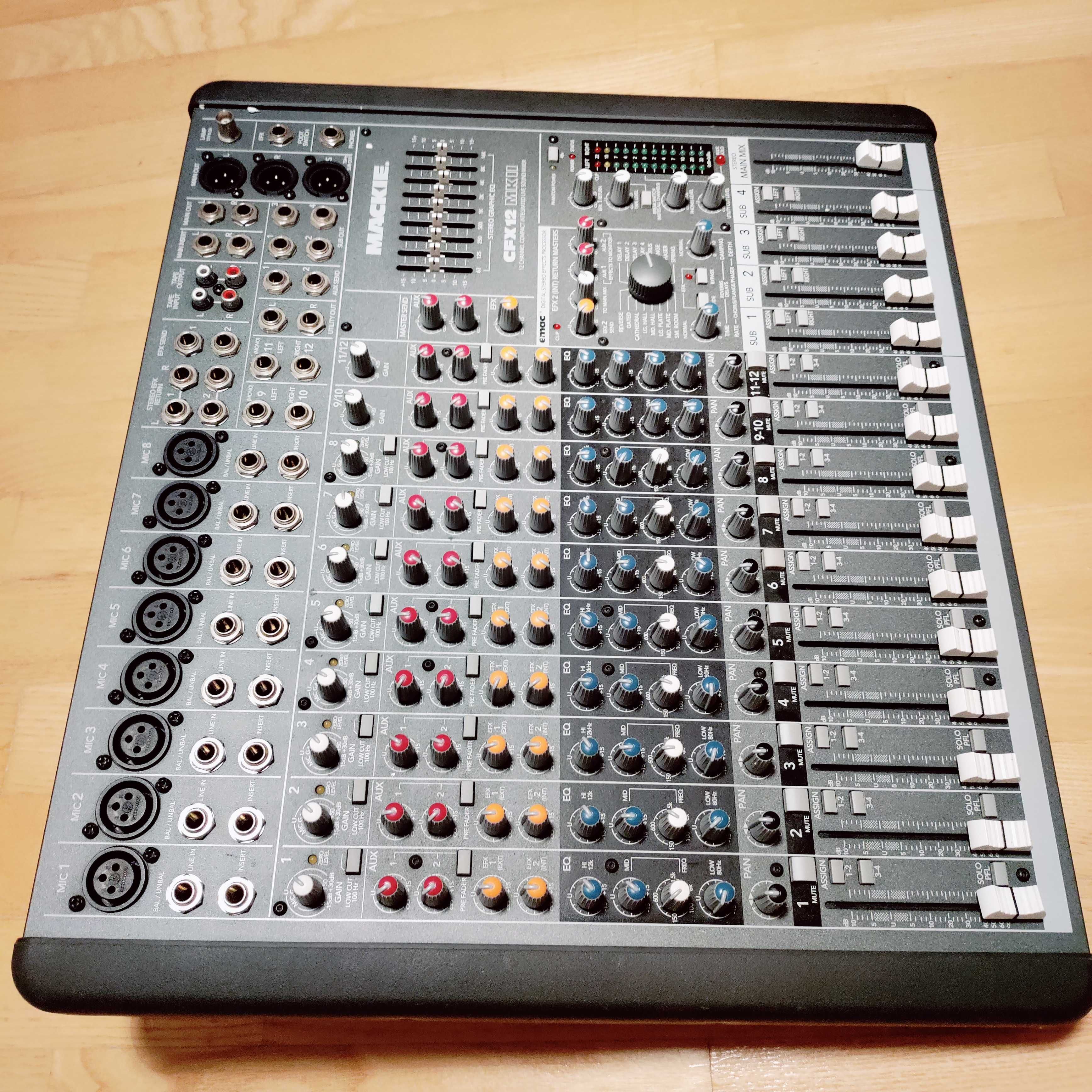 Mackie CFX 12 mixer