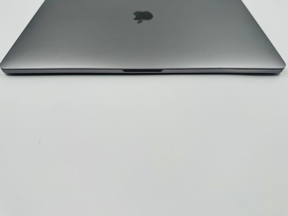 Apple MacBook Pro 15 2018 i7 32GB RAM 2TB SSD AMD 4GB IL5249
