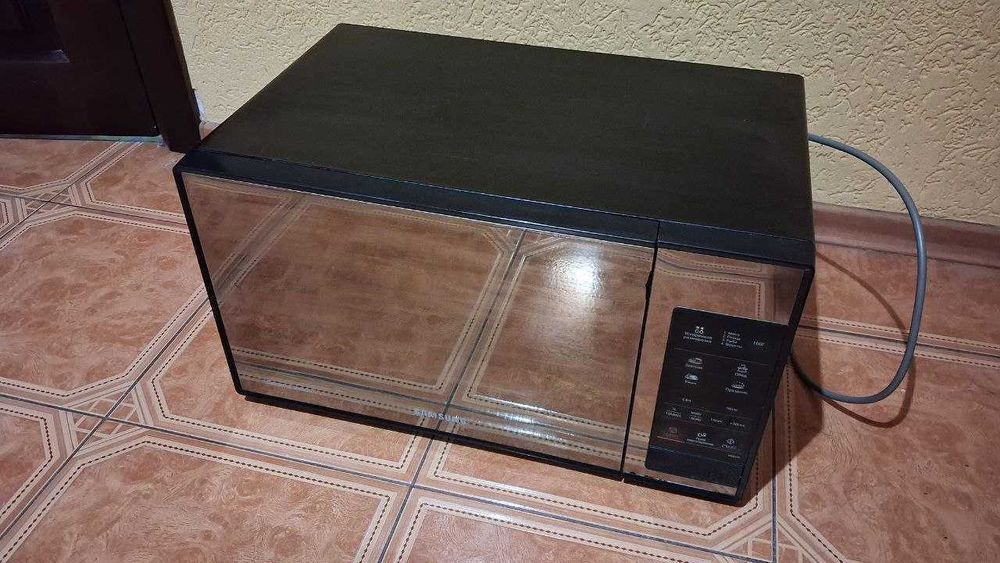Мікрохвильова піч Samsung ME83XR (не працює)