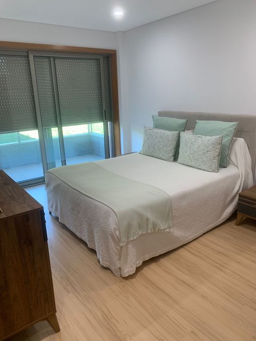 Apartamento Moderno T2 + Garagem fechada + 2 Varandas Exteriores