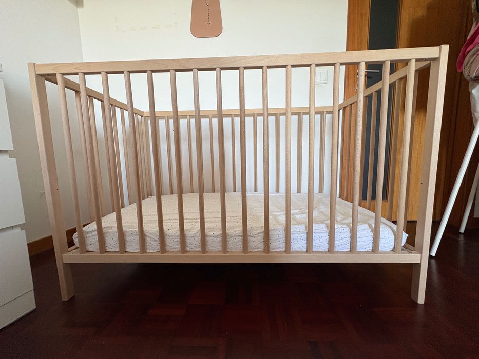 Berço com colchão (Ikea)