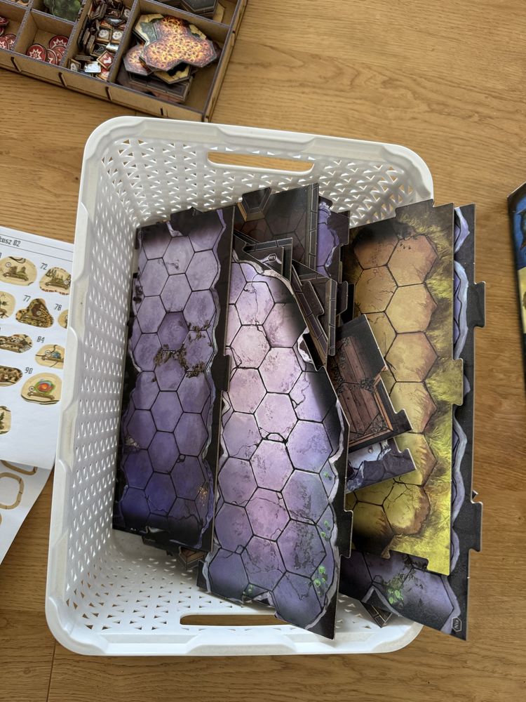 Gloomhaven + organizer