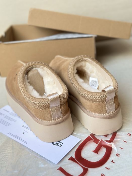 Угги Tazz , Натуральне хутро!! короткі ,натуральний  замш . Ugg , угги