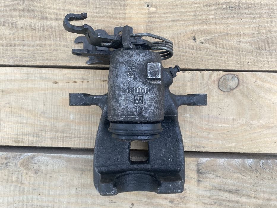 Супорт гальмівний задній правий VW Caddy