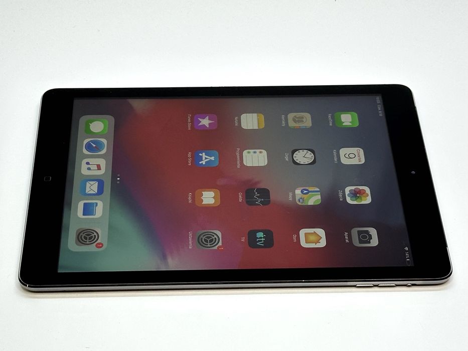 Zadbany iPad Air A1475 16GB model lte / złącze sim .