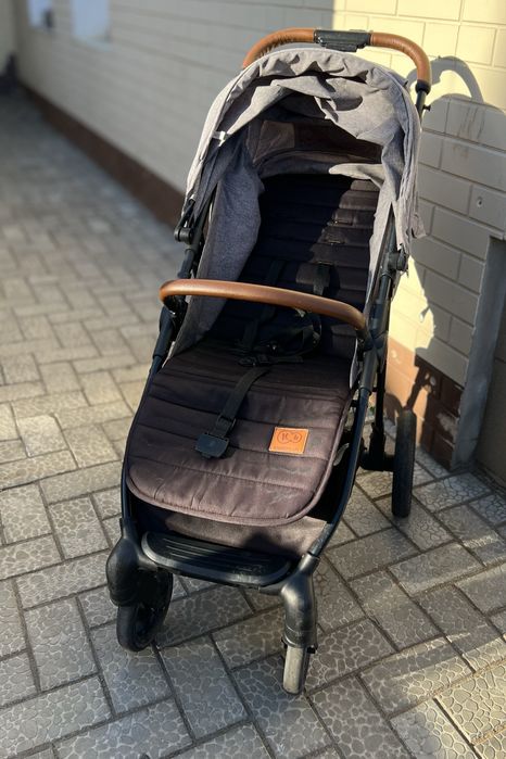 Прогулочная детская коляска