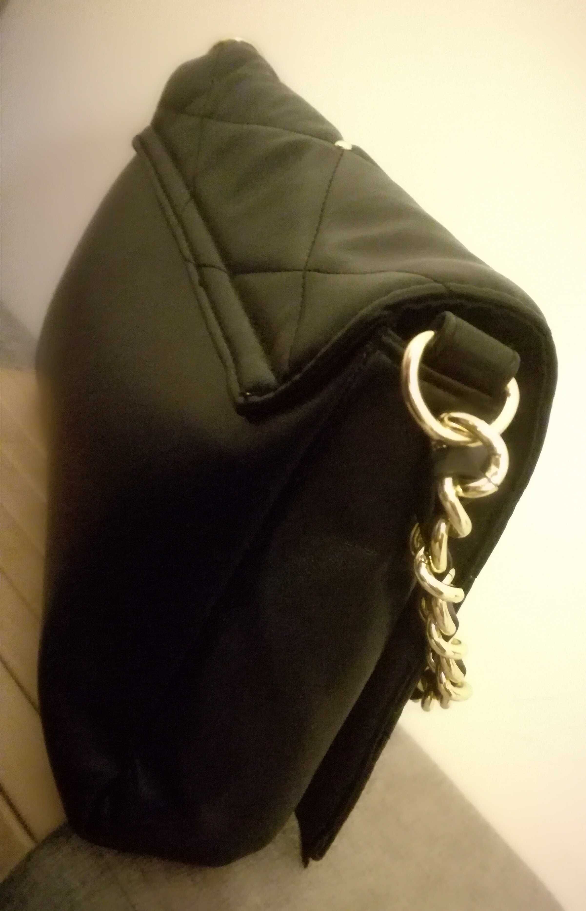 Primark Czarna torebka damska na ramię kuferek listonoszka