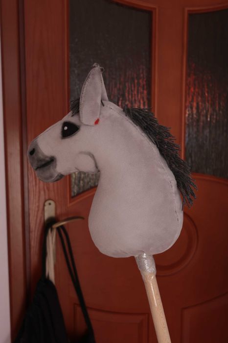 Hobby Horse A4 do skoków, ręcznie wykonany, maści myszatej
