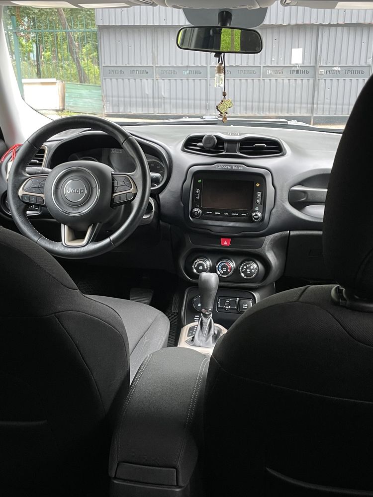 Jeep Renegade 2017 (торг)