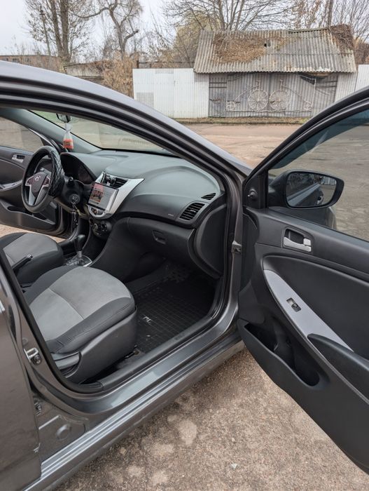 Hyundai Accent 2011 року автомат!