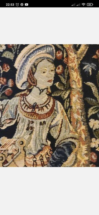 Дві картини з гобелену "Полювання" і "Дівчина з овечкою"