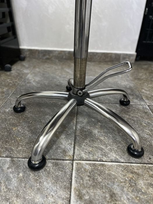 Перукарські крісла