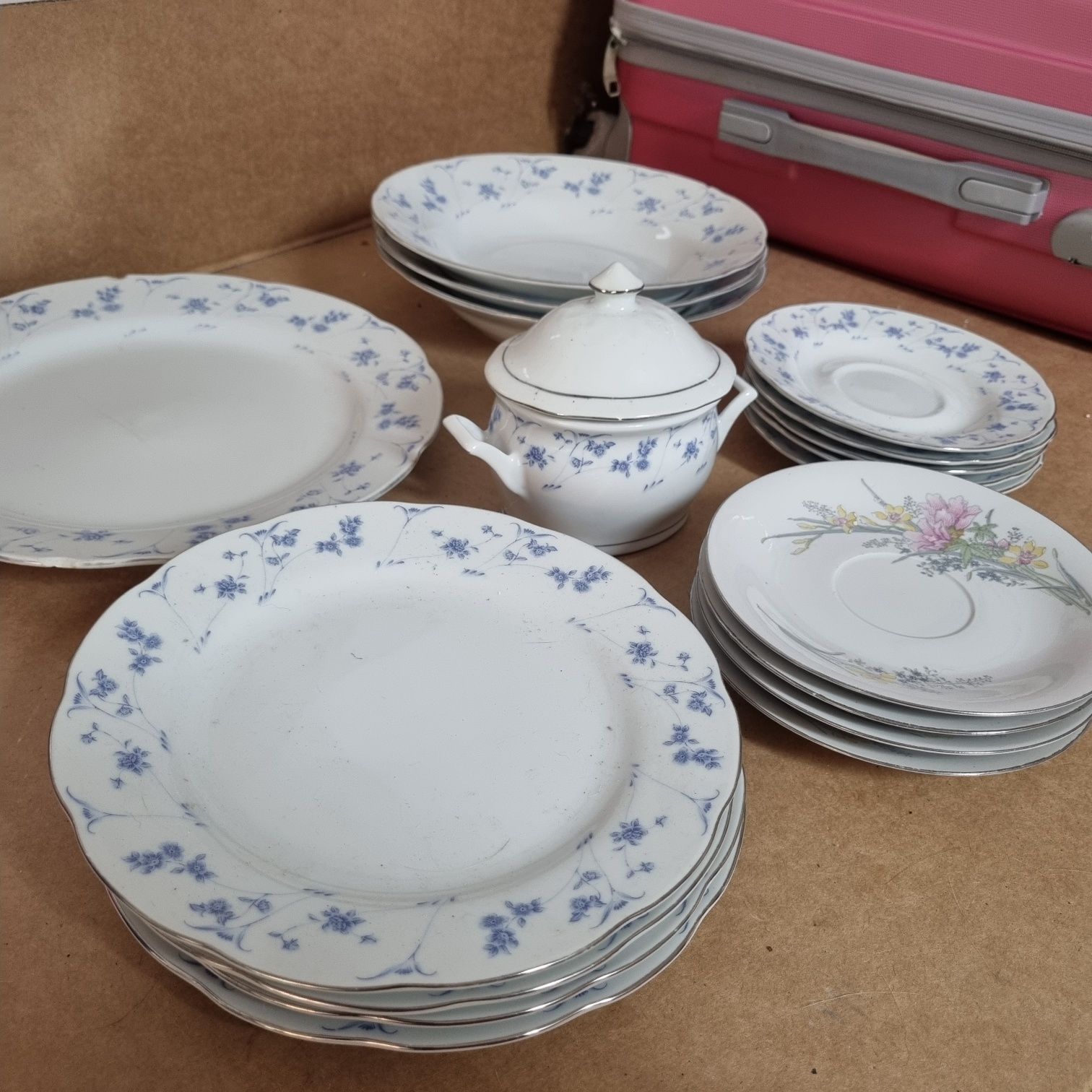 Conjunto 18 peças de loiça de porcelana