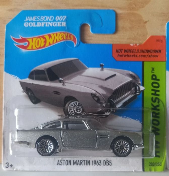 Conjunto 2 hot wheels do filme  james bond 007