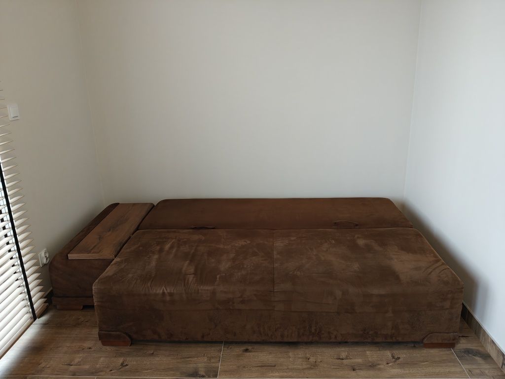 Sofa, tapczan, kanapa w stylu vintage retro rozkładana z poduszkami