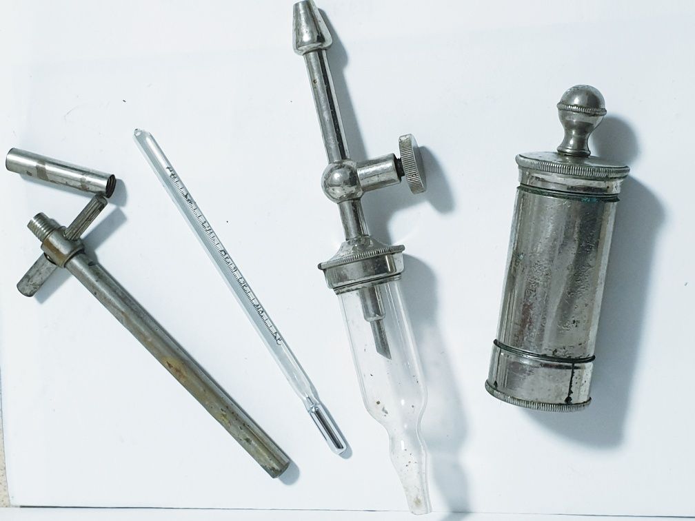 Conjunto de 3 antigos instrumentos medicinais