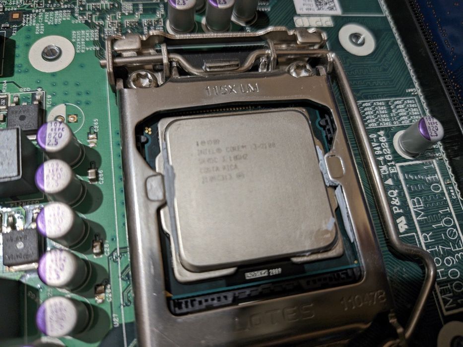 Komputer dell i3-2100 4 gb ram stan idealny + monitor + kable